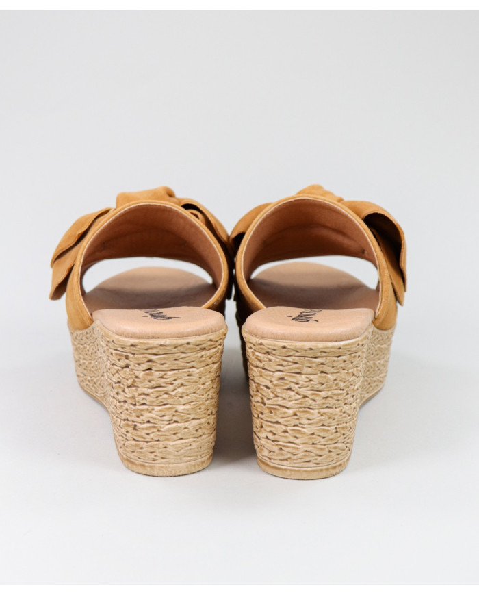 Women's Camel Slippers in Cunha with Lace