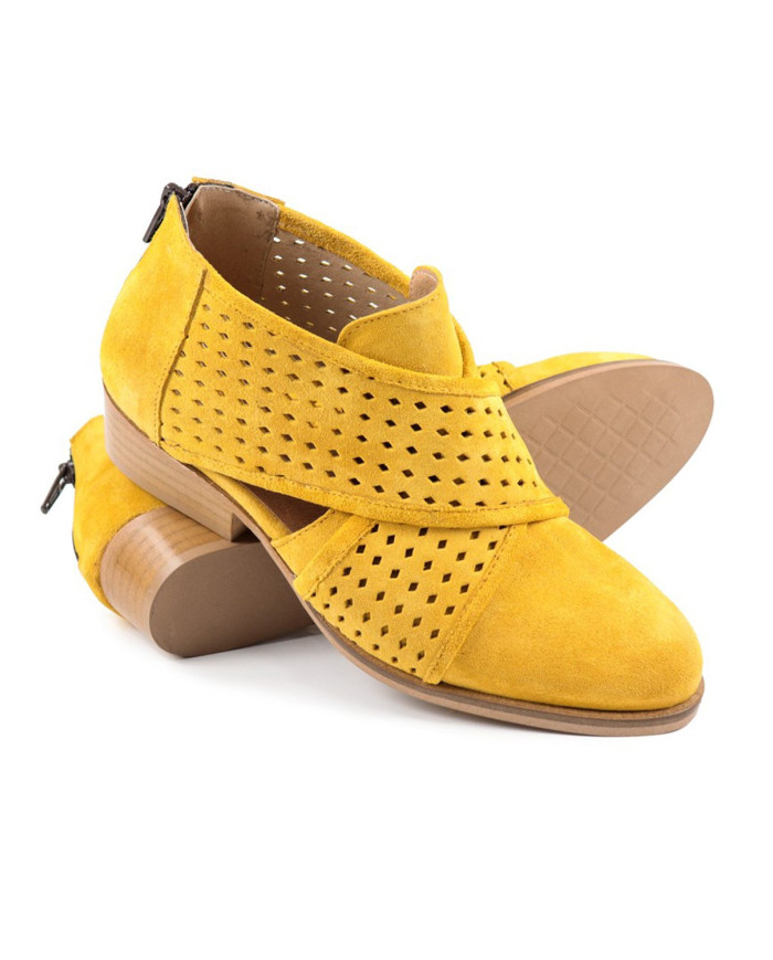 Botins de Senhora Amarelas Ginova com Tira Cruzada Perfurada