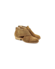 Botins de Senhora Camel Ginova com Tira Cruzada Perfurada