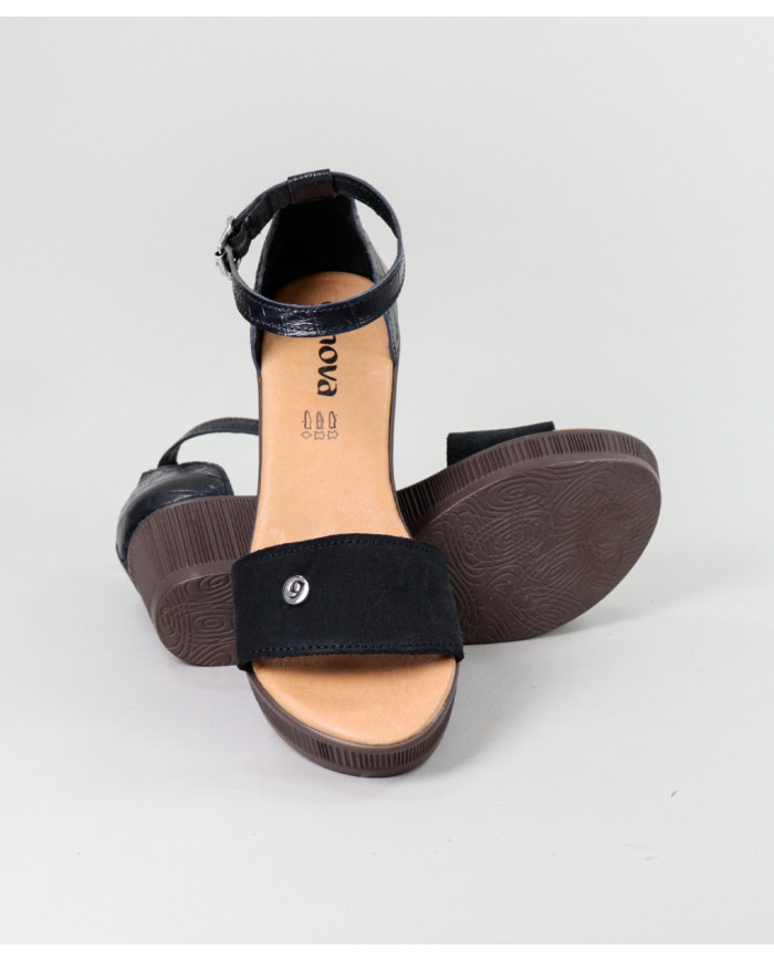 Black Sandals of Lady Ginova Closed Back