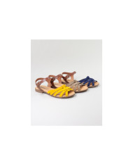 Lady Ginova Sandals with Cross Strips in Camurça