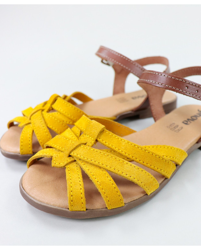 Yellow Sandals of Lady Ginova with Cross Strips in Camurça
