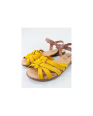Yellow Sandals of Lady Ginova with Cross Strips in Camurça