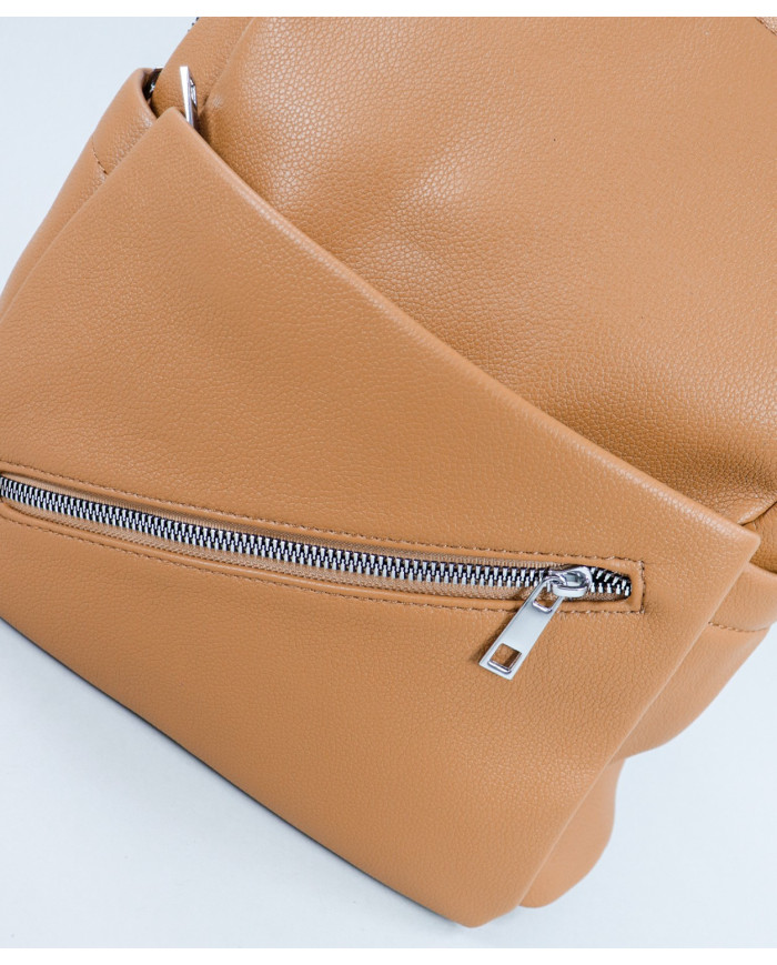 Mochila Camel con bolsillos en el frente