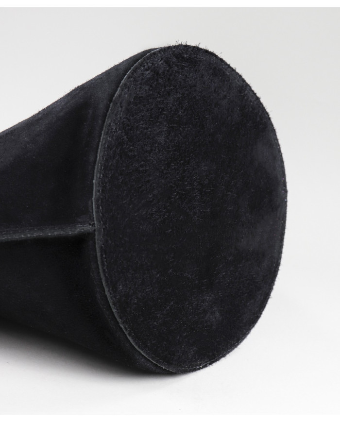 Black Round Bucket Bag in Skin