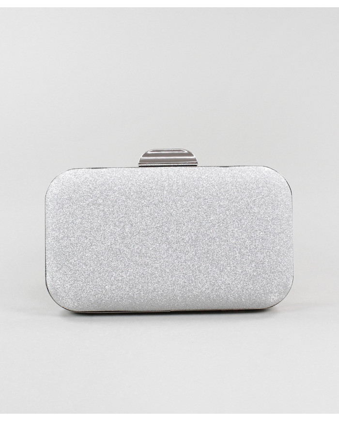 Elegante pata de plata con brillo