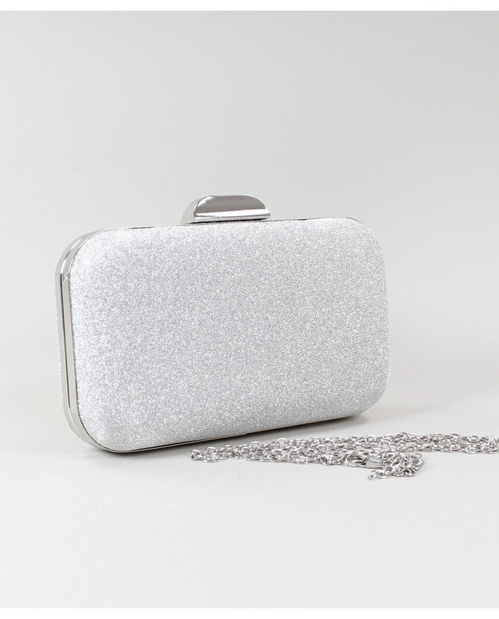 Elegante pata de plata con brillo