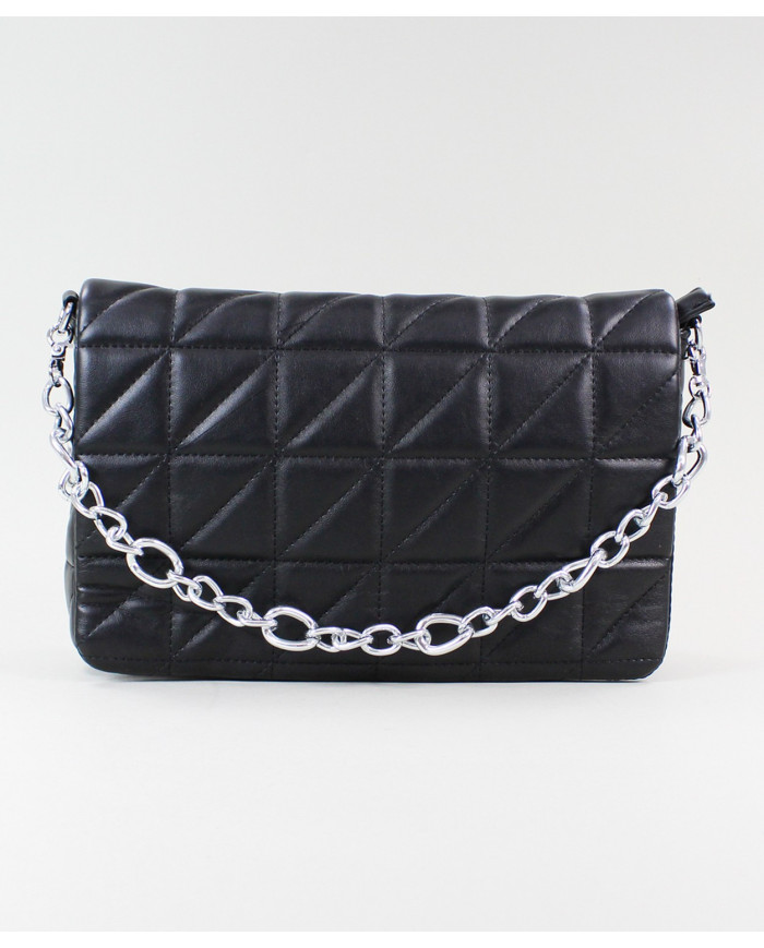 Mala negra de Lady con cadena