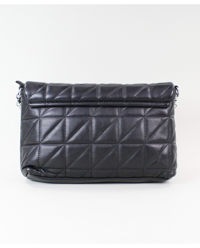 Mala negra de Lady con cadena