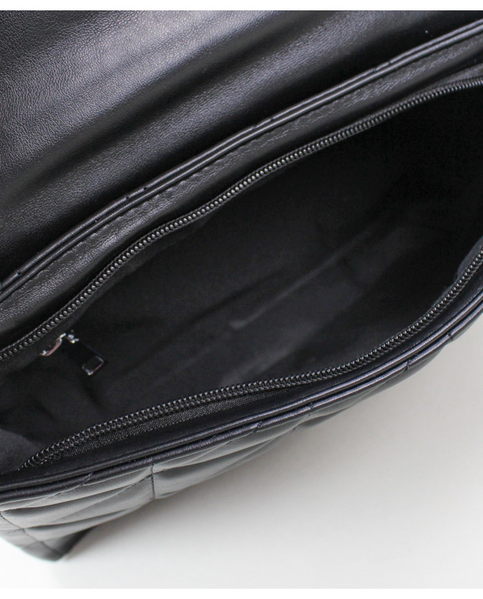 Mala negra de Lady con cadena