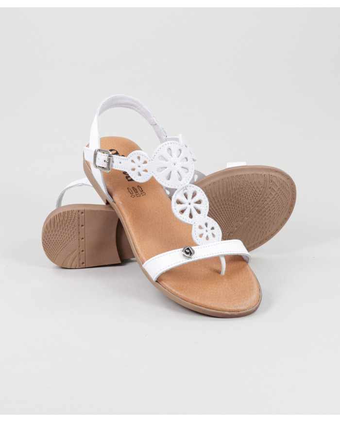 Ladies White Sandals with Apertar Strip