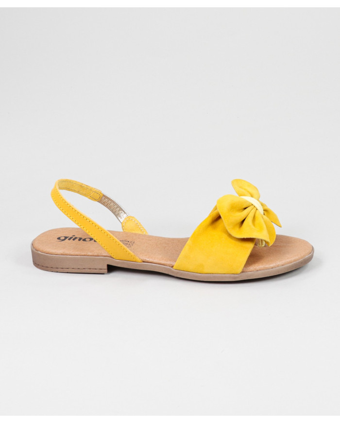 Yellow sandals of Senhora Ginova with lace