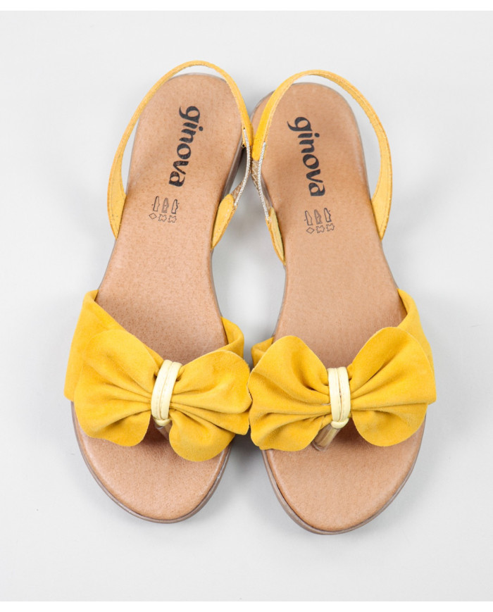 Yellow sandals of Senhora Ginova with lace