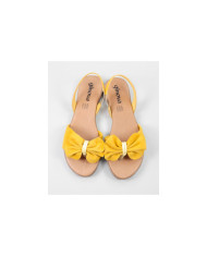 Yellow sandals of Senhora Ginova with lace