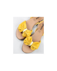 Yellow sandals of Senhora Ginova with lace