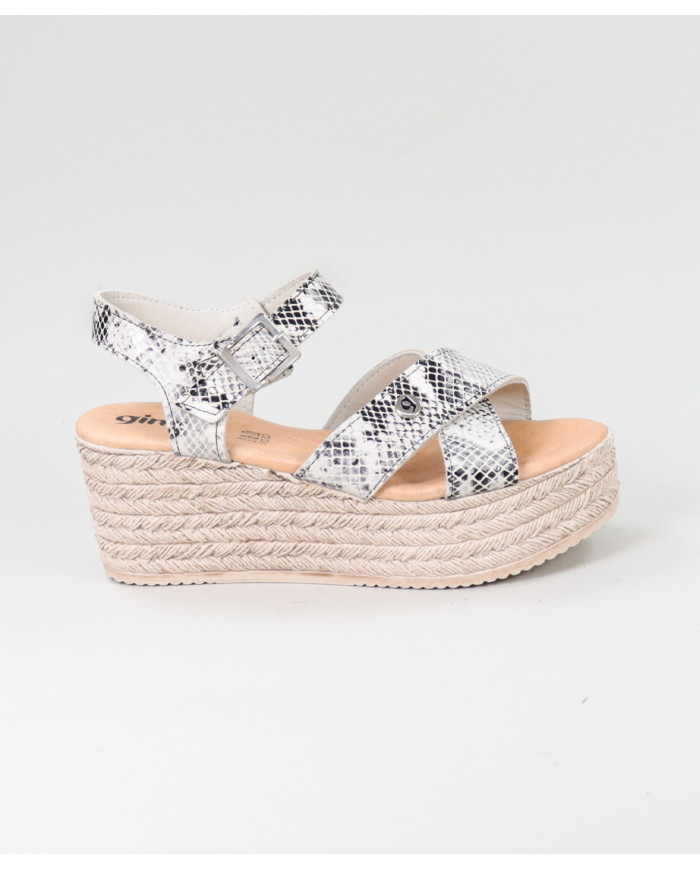 Lady Ginova Standard Sandals of Cross Strips