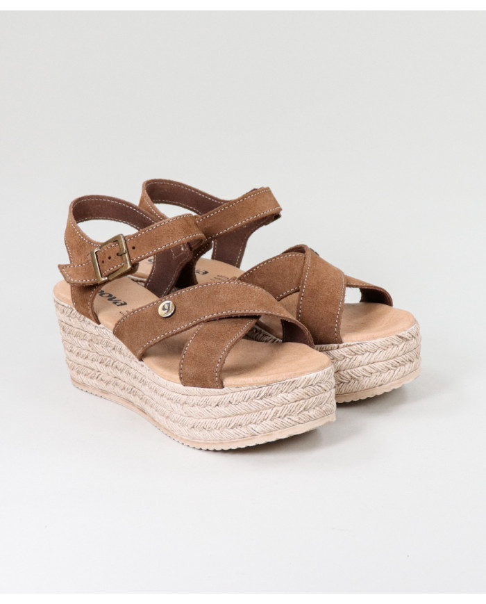 Camel Sandals by Madame Ginova de Tiras Cruzadas