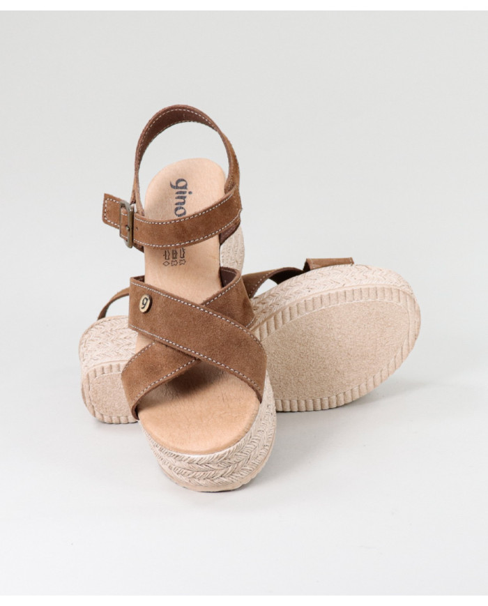 Camel Sandals by Madame Ginova de Tiras Cruzadas