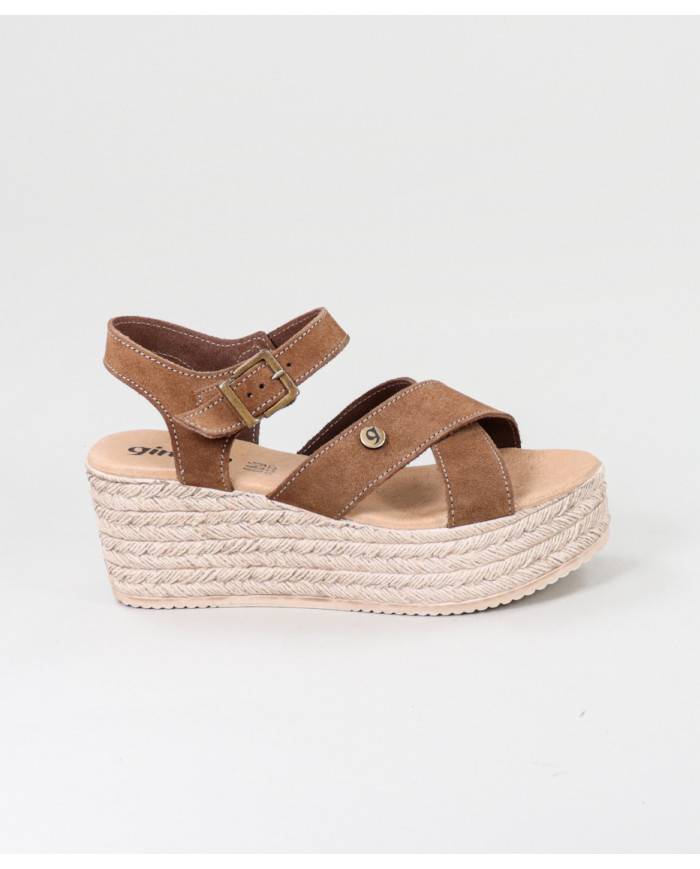 Camel Sandals by Madame Ginova de Tiras Cruzadas