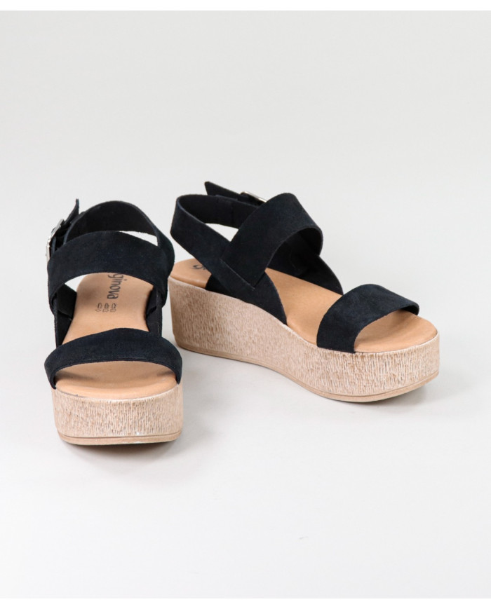 Black Sandals by Mrs. Ginova de Tiras Suaves