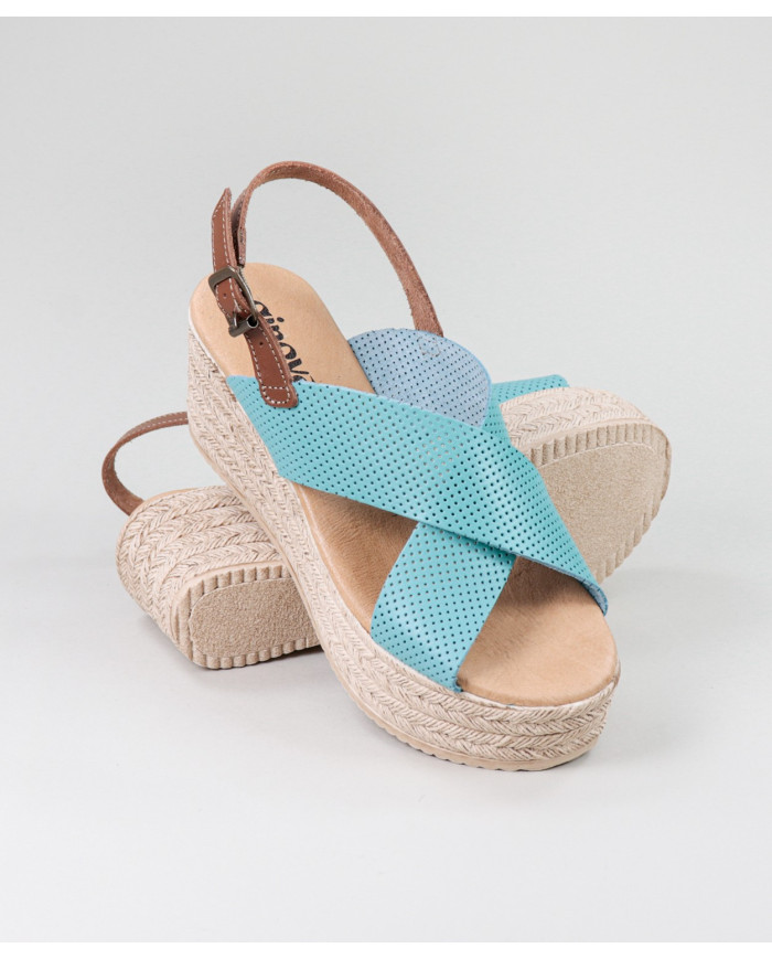 Sandalias de Madame Ginova con Fajas Perforadas