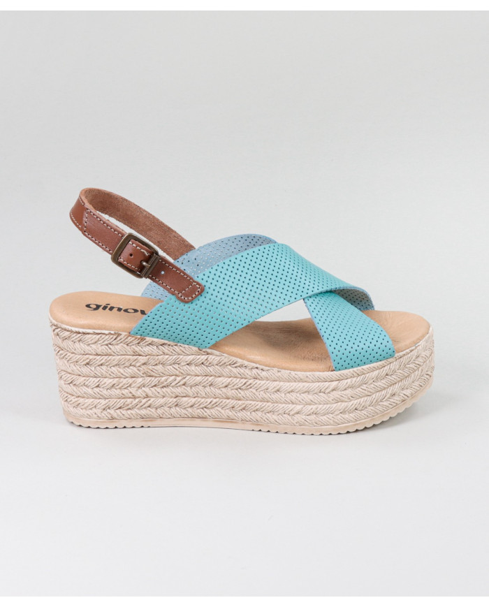 Sandalias de Madame Ginova con Fajas Perforadas