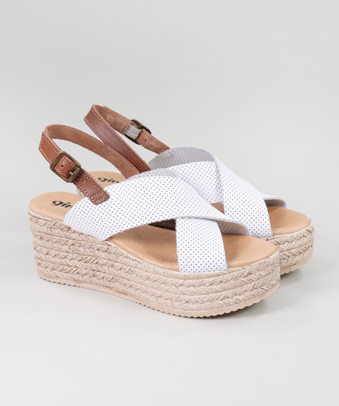 Sandálias Brancas de Senhora Ginova com Tiras Perfuradas