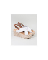 Sandalias de Madame Ginova con Fajas Perforadas