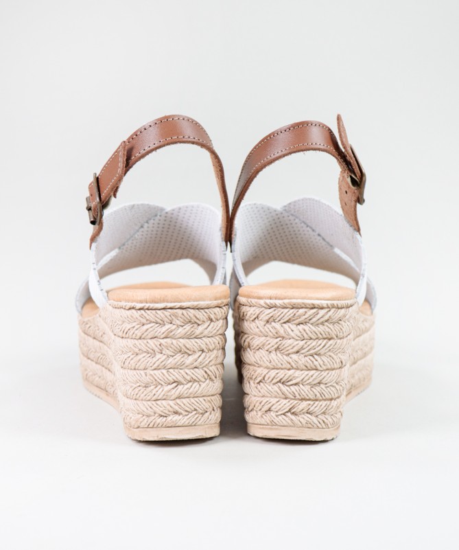 Sandálias Brancas de Senhora Ginova com Tiras Perfuradas