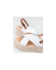 Sandalias de Madame Ginova con Fajas Perforadas