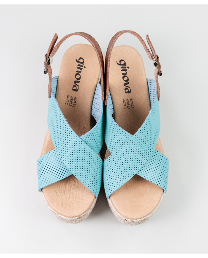 Sandalias de Madame Ginova con Fajas Perforadas