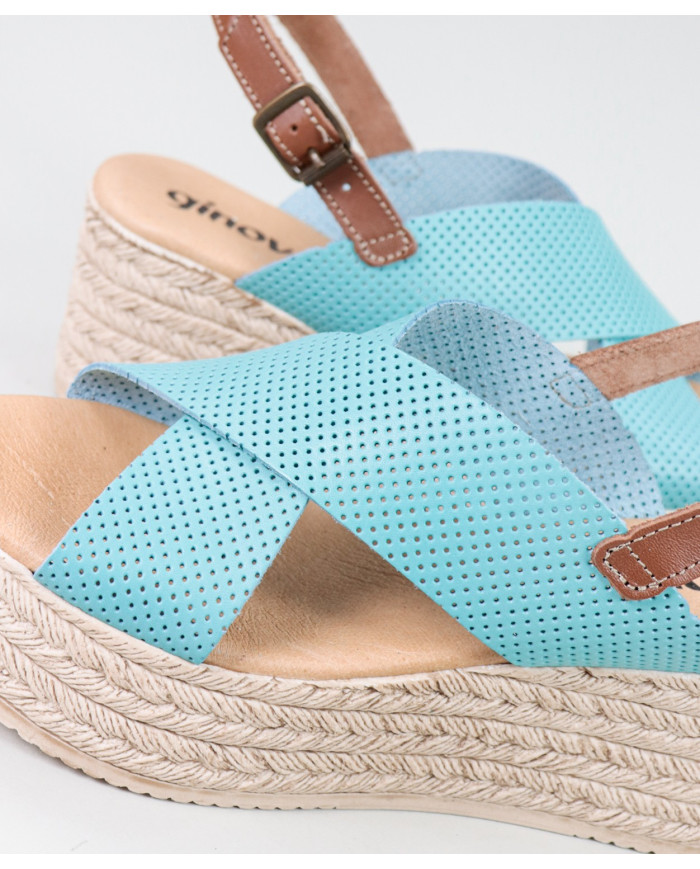 Sandalias de Madame Ginova con Fajas Perforadas