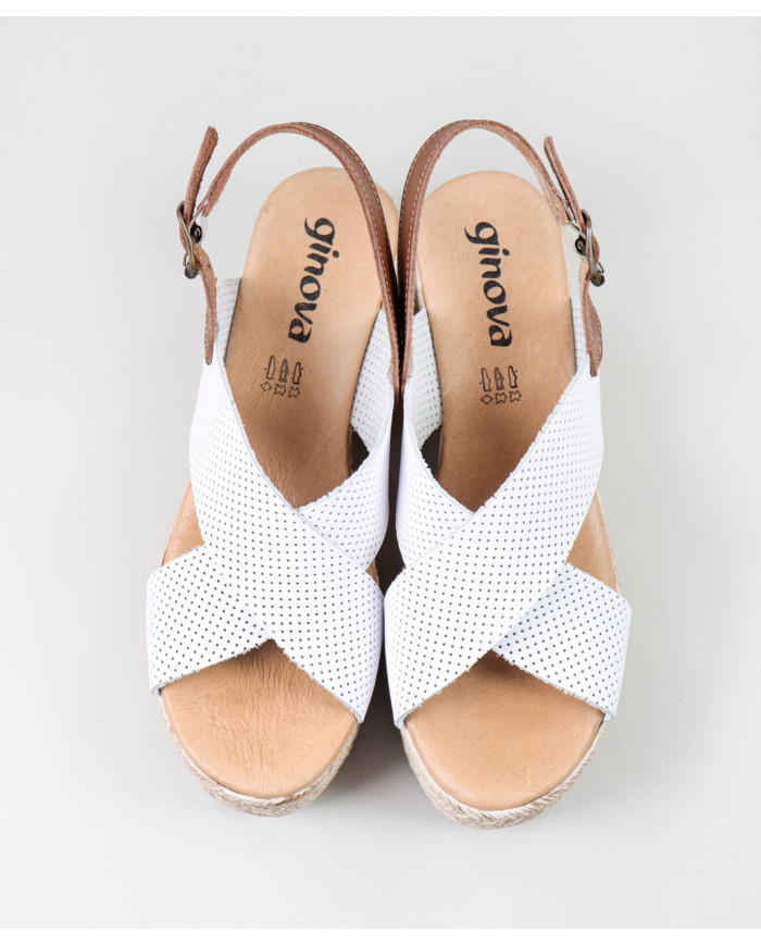 Sandalias de Madame Ginova con Fajas Perforadas