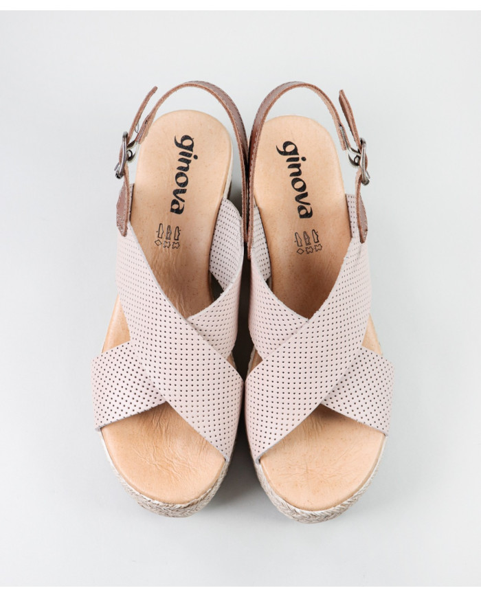 Sandalias de Madame Ginova con Fajas Perforadas