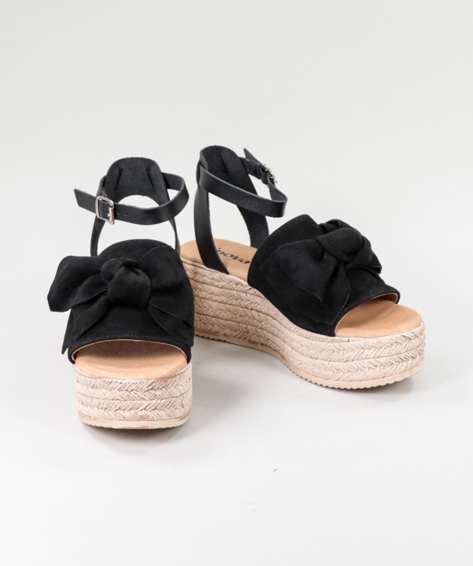 Sandálias Pretas de Senhora em Cunha com Laço