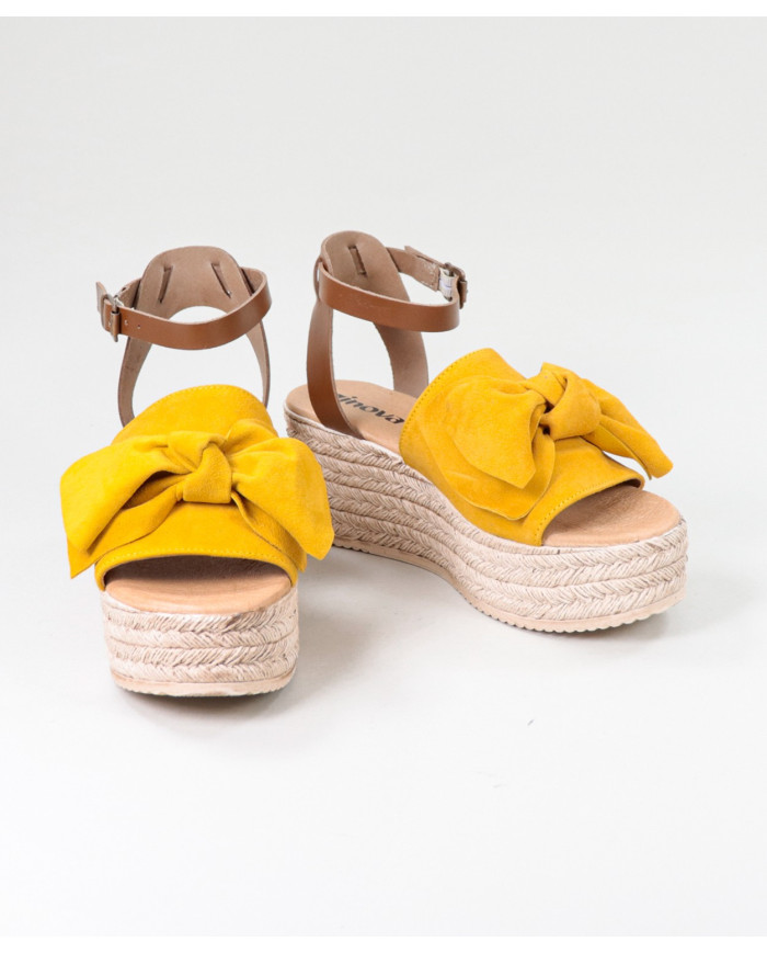 Yellow Lady Sandals in Cunha with Lace