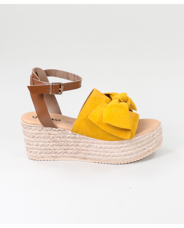 Yellow Lady Sandals in Cunha with Lace