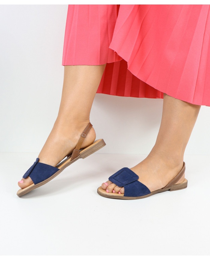 Sandálias Rasas com Aplique Quadrado de Senhora Ginova