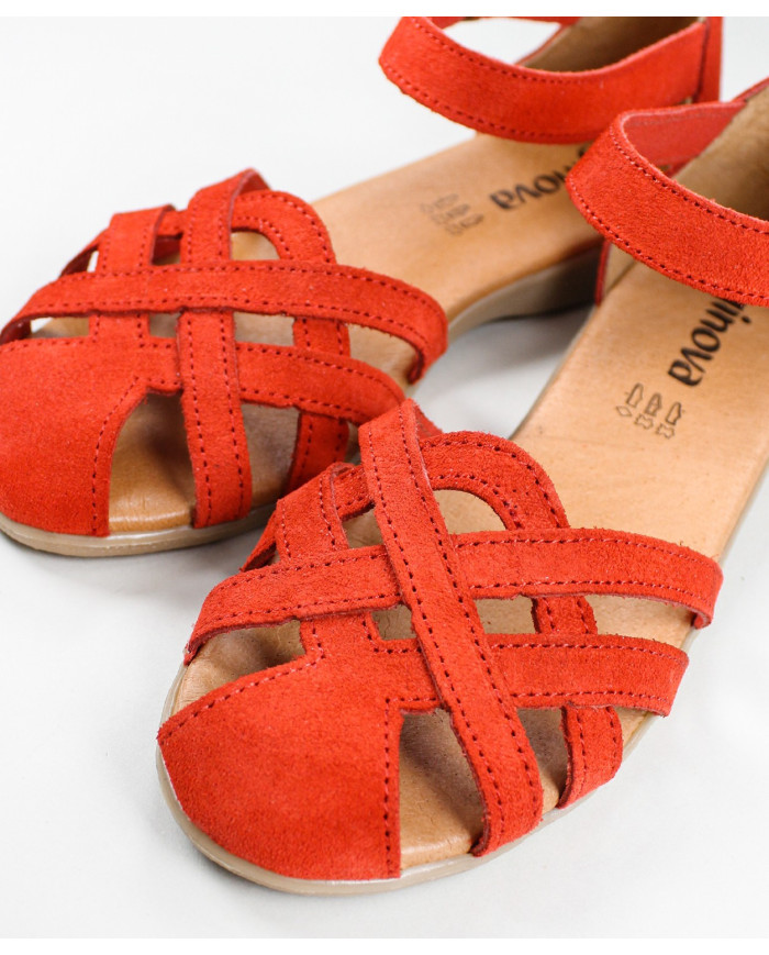 Lady Ginova Sandals with Cross Strips in Camurça