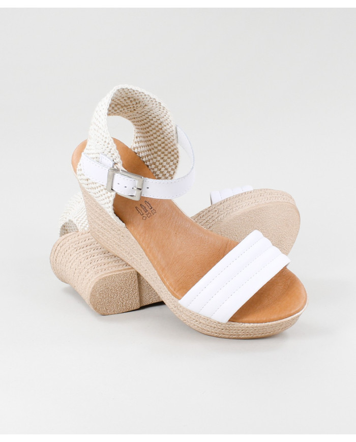Lady Ginova Sandals with Buckle