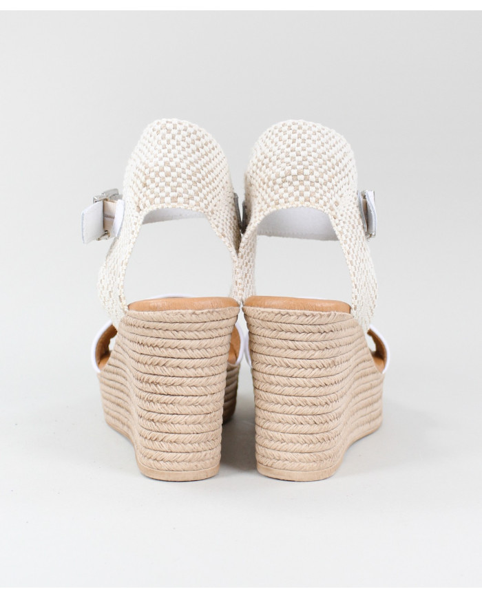 Lady Ginova Sandals with Buckle