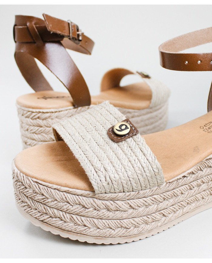 Sandals by Senhora Ginova with Strip in Esparto