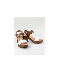 Sandals by Senhora Ginova with Tira Decorated