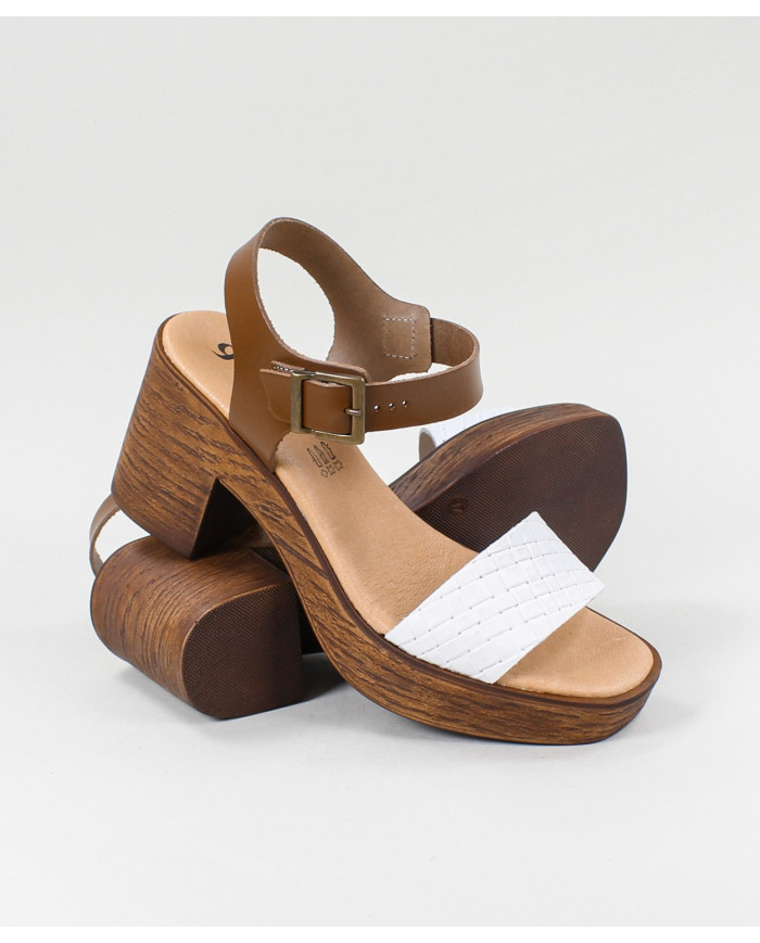 Sandals by Senhora Ginova with Tira Decorated