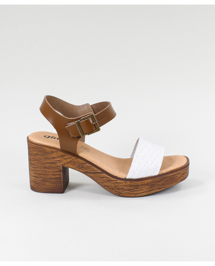 Sandals by Senhora Ginova with Tira Decorated