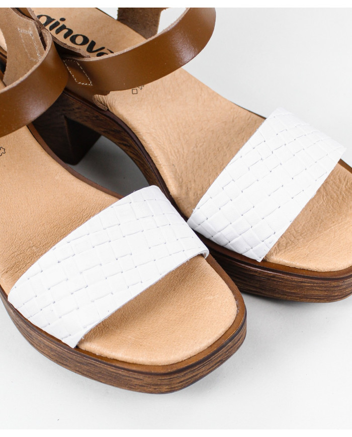 Sandals by Senhora Ginova with Tira Decorated