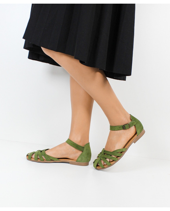 Lady Ginova Sandals with Cross Strips in Camurça