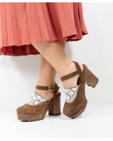 Camel de Senhora Ginova Sandal with Lace