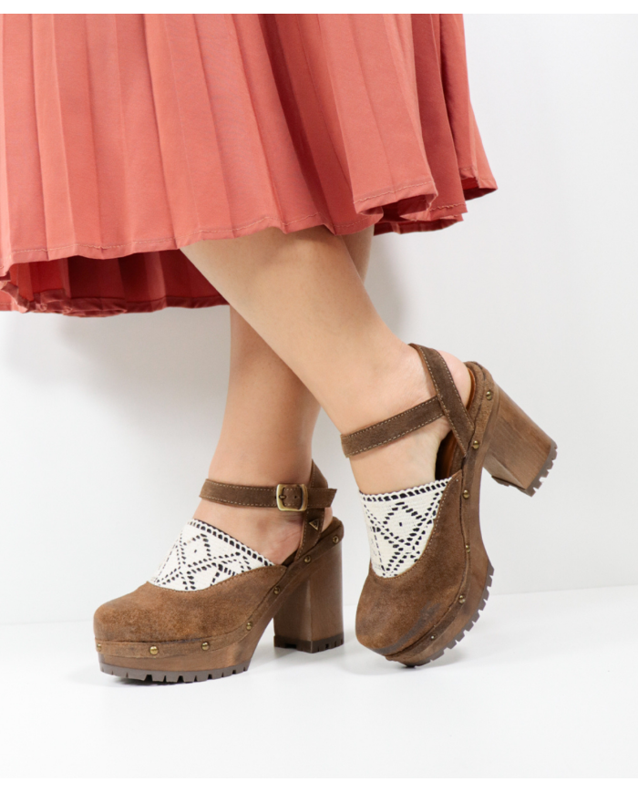 Camel de Senhora Ginova Sandal with Lace