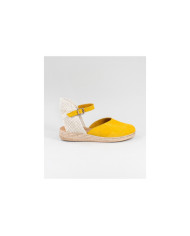 Yellow sandals of Lady Ginova Closed to the Front